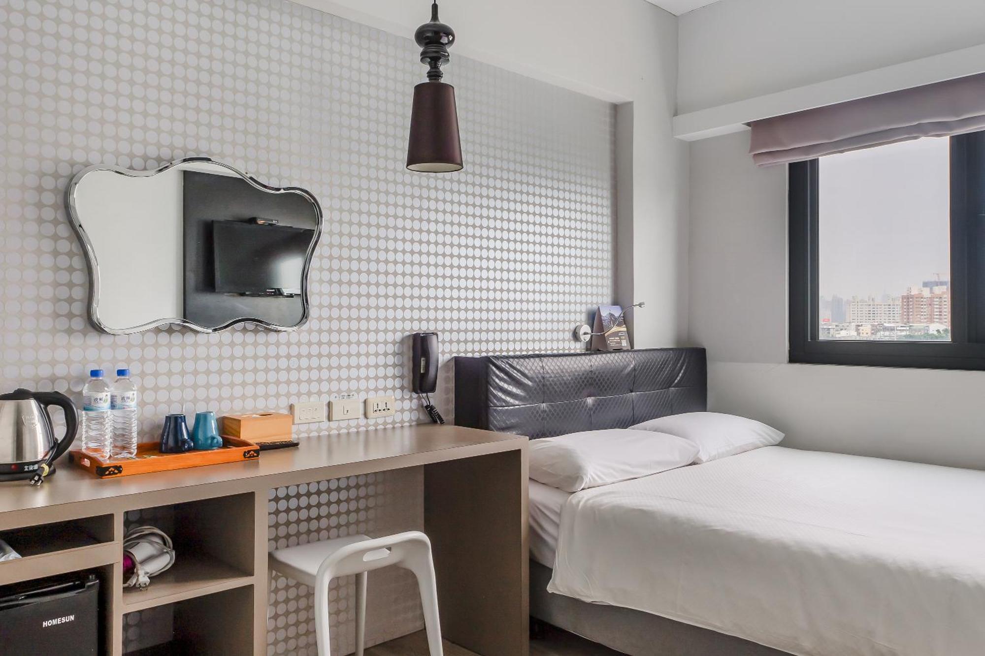 Check Inn Express Kaohsiung Love River Exterior foto